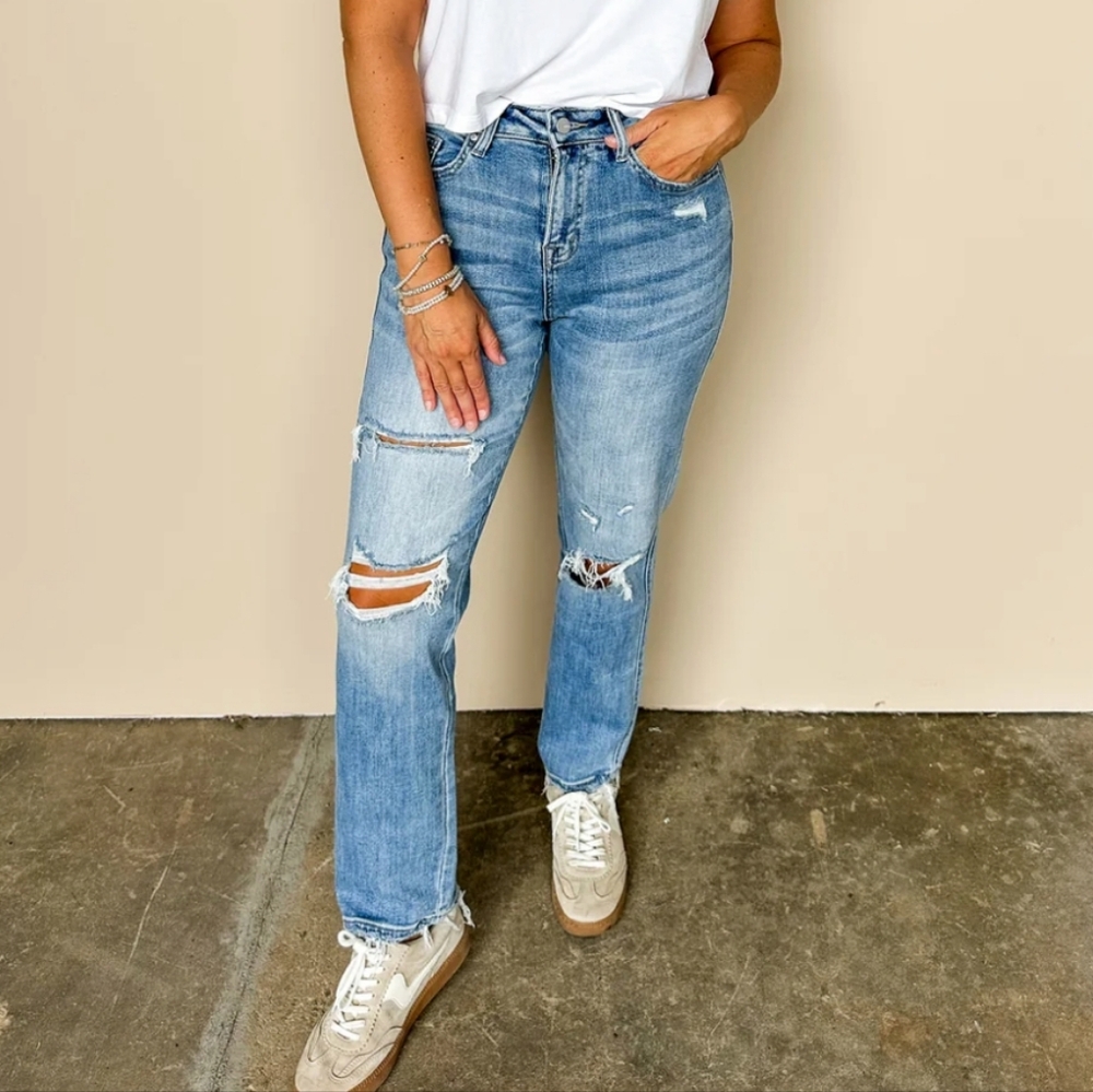 Women's Straight Leg Jeans - Light Blue